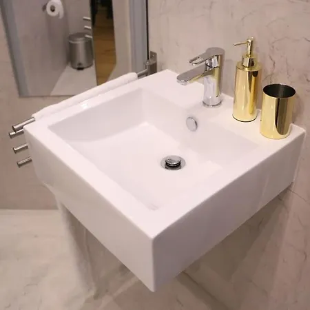 Апартаменти Madalena Views - Stylish & Luxury @ Baixa Лісабон